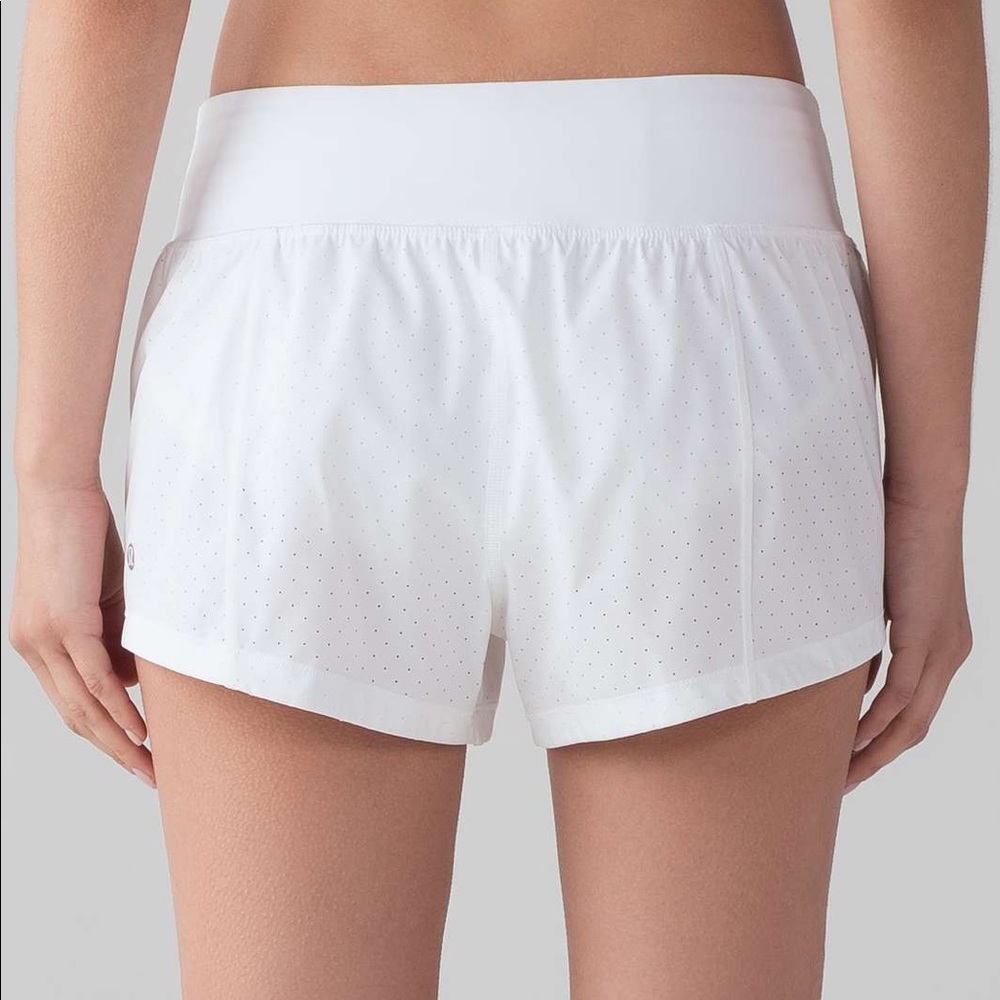 Lululemon final lap short white 6 2.5in perforated